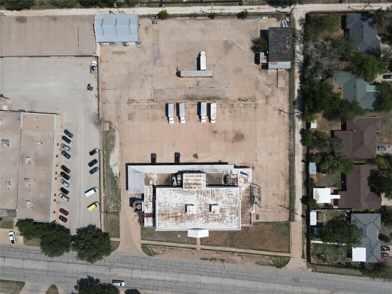More Photos Of 309 S Pioneer Dr, Abilene Manufacturing For Sale