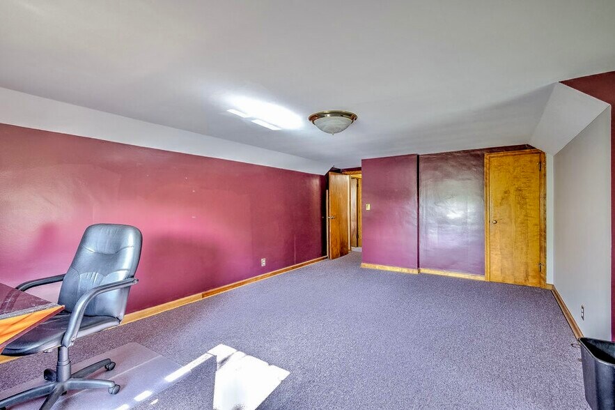 More Photos Of 719 Coshocton Ave, Mount Vernon Office For Sale