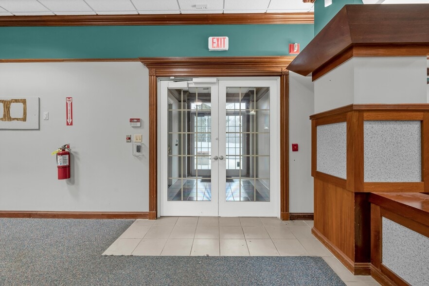 More Photos Of 11 Mile Hill Rd, Newtown Office For Lease