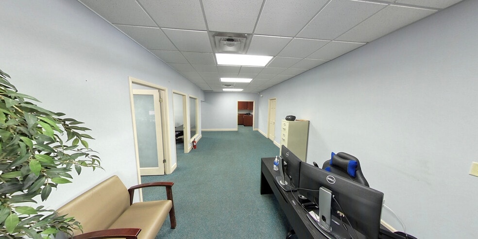 More Photos Of 5610 Fort Caroline Rd, Jacksonville Medical For Lease