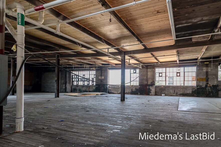More Photos Of 1305 S Cedar St, Lansing Warehouse For Sale