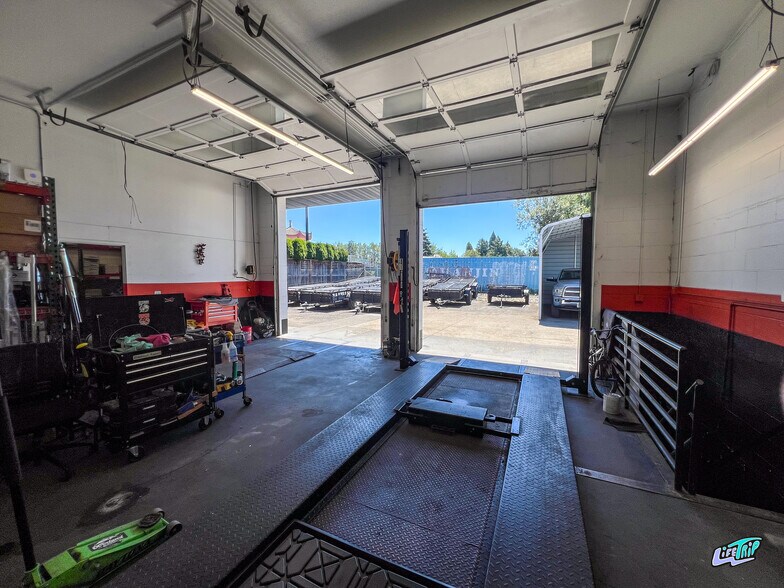 More Photos Of 786 NE Burnside Rd, Gresham Auto Dealership For Sale