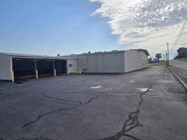 Primary Photo Of 2800 Lynch Rd, Evansville Showroom For Lease