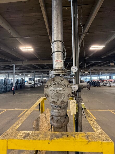 More Photos Of 220 E 14th Ave, North Kansas City Distribution For Lease