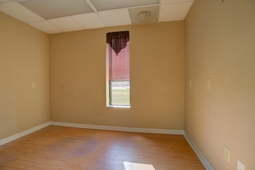 More Photos Of 315 W 10th St, Rome Medical For Sale