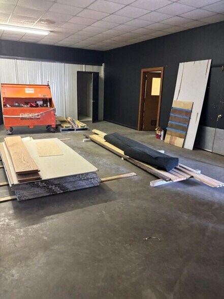 More Photos Of 12111 Henry St, Claxton Distribution For Sale