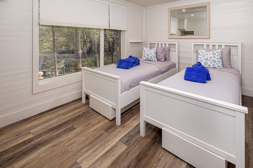 More Photos Of 345 Thousand Islands Pky, Leeds and The Thousand Islands Hotel For Sale