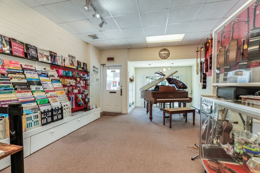 More Photos Of 377 Main St, Center Moriches Storefront Retail Office For Sale