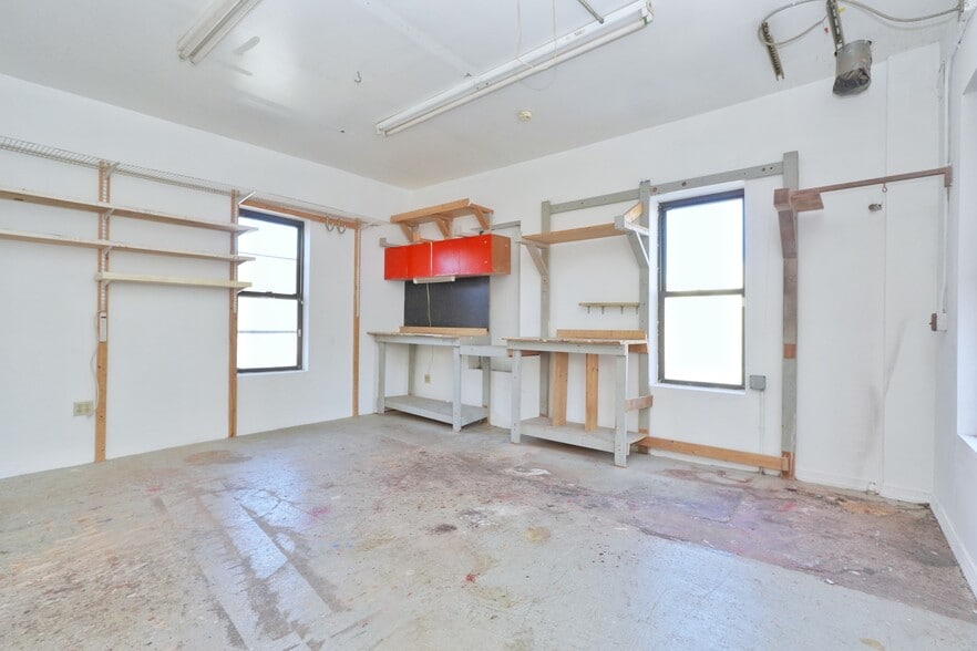 More Photos Of 225 34th St, Brooklyn Light Manufacturing For Lease