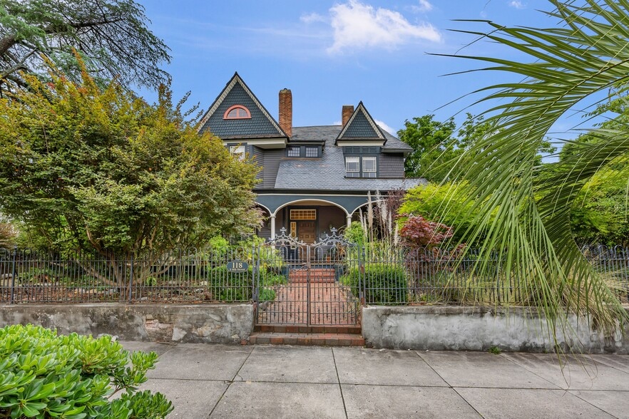 More Photos Of 118 S 4th St, Wilmington Hospitality For Sale