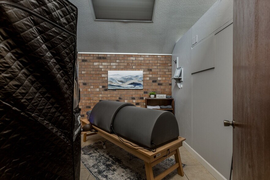 More Photos Of 20 E Dunloup Rd, Shawnee Medical For Sale