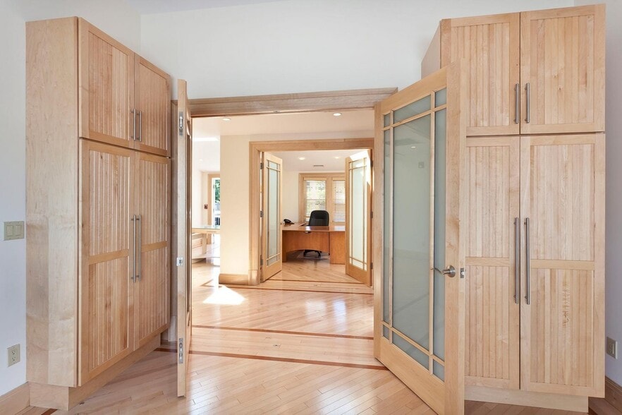 More Photos Of 1330 Post Rd E, Westport Storefront For Lease