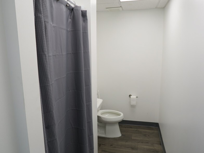 More Photos Of 5930 Star Ln, Houston General Retail For Lease