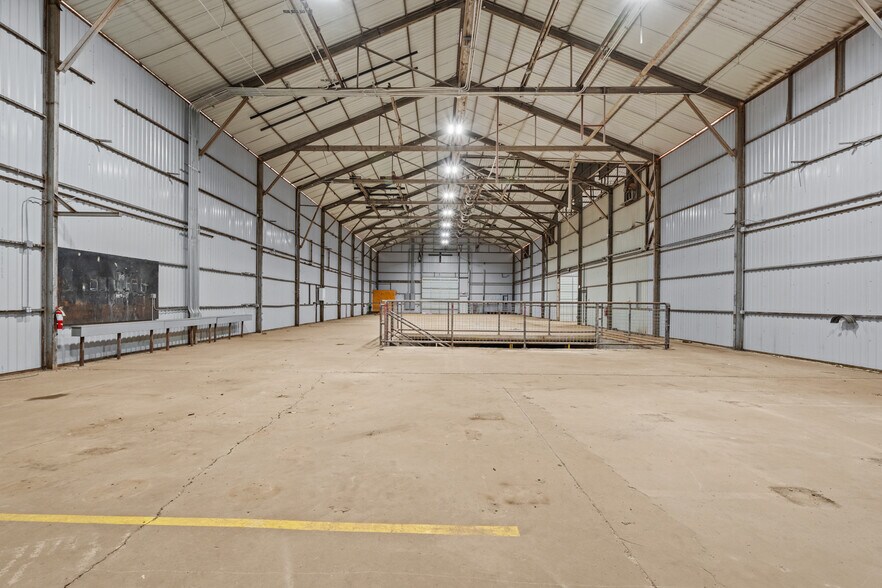 More Photos Of 1809 114 Hwy, Levelland Industrial For Lease