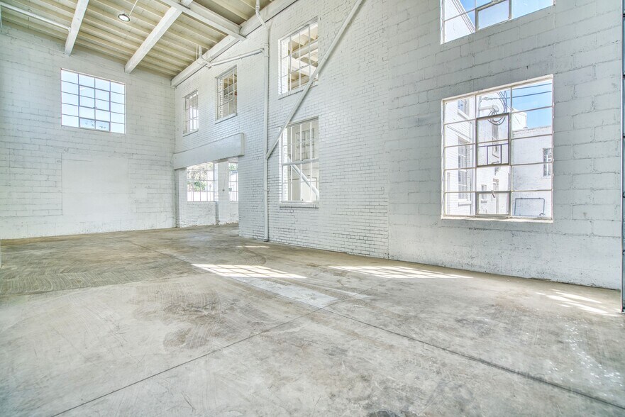 More Photos Of 310 W South 1st St, Johnstown Manufacturing For Lease