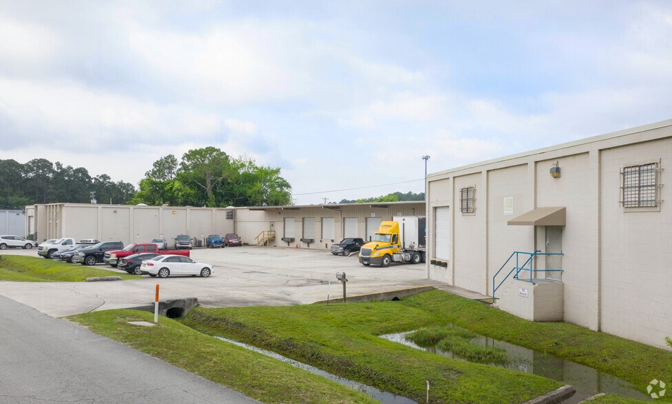 More Photos Of 3028 Mercury Rd, Jacksonville Warehouse For Lease