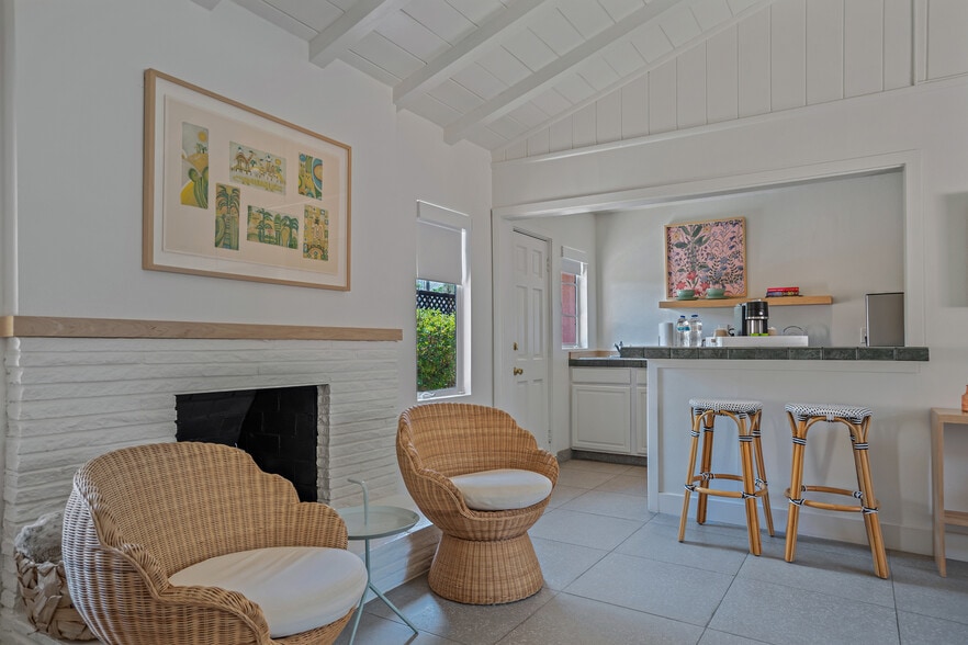 More Photos Of 555 S Warm Sands Dr, Palm Springs Hotel For Sale