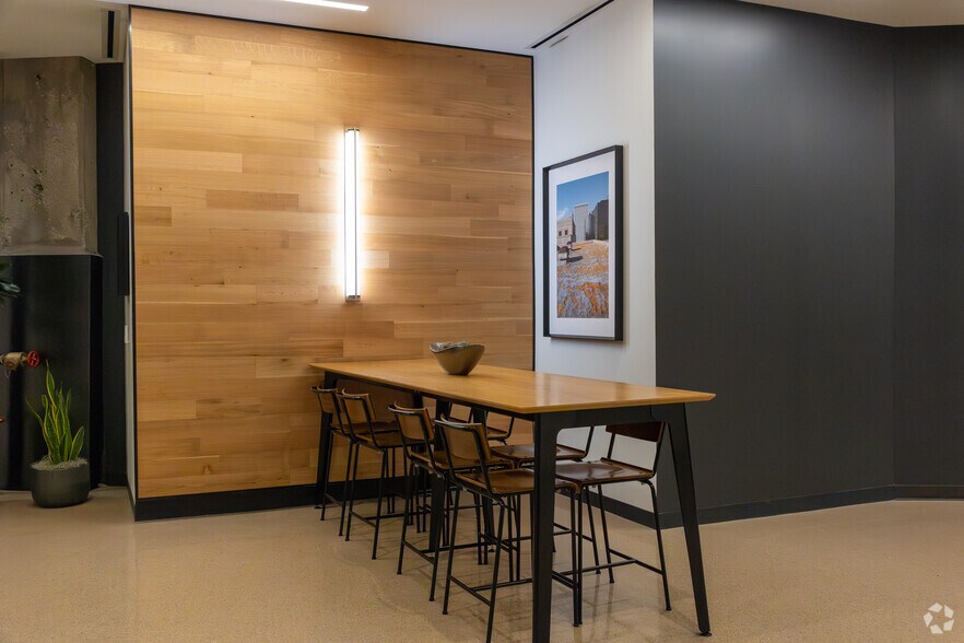More Photos Of 433 W Van Buren St, Chicago Office For Lease