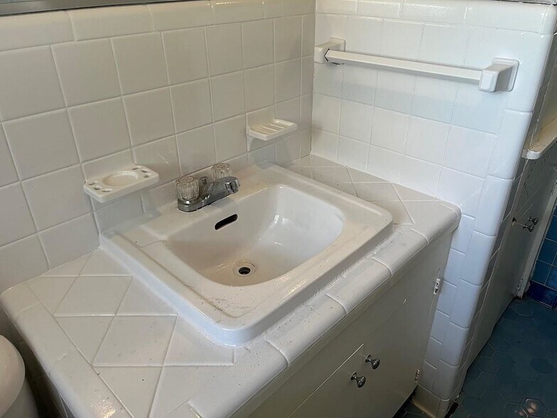 More Photos Of 1007 Meyer St, Sealy Multifamily For Sale