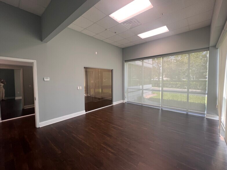 More Photos Of 7751 Kingspointe Pky, Orlando Light Distribution For Lease