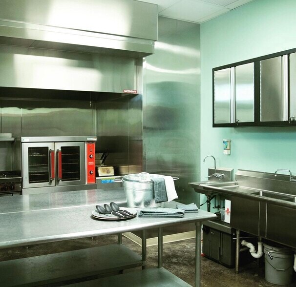 More Photos Of 1212-1218 13th Ave, Grafton Storefront Retail Office For Lease