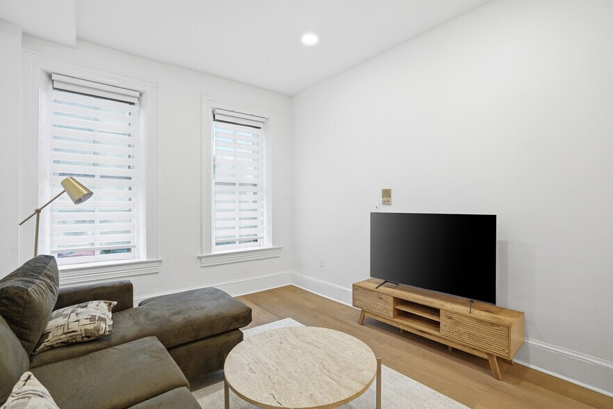 More Photos Of 313 C St SE, Washington Multifamily For Sale