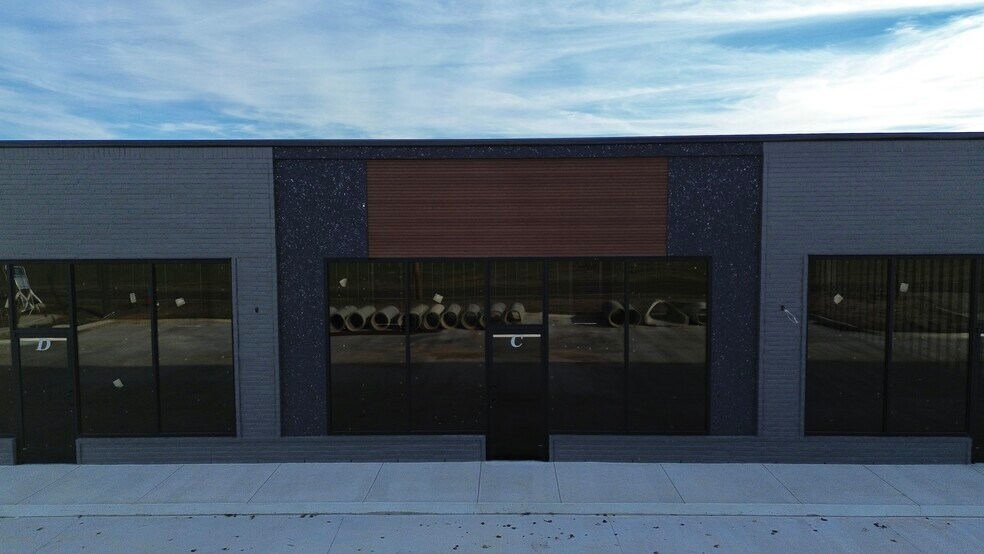 More Photos Of 550 NE 24th St, Newcastle General Retail For Lease