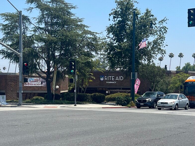 More Photos Of 906 Fair Oaks Ave, South Pasadena Storefront For Lease