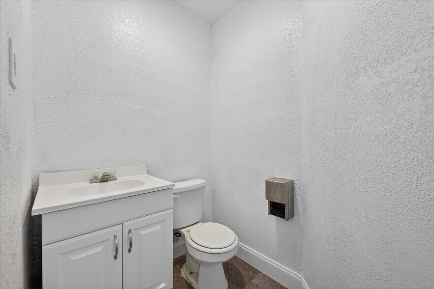 More Photos Of 936 E Highway 199, Springtown Freestanding For Sale