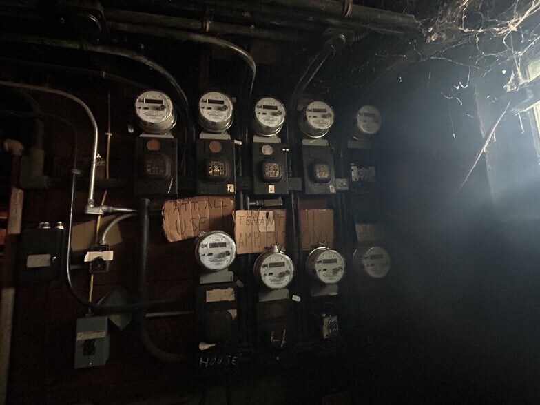 More Photos Of 820-823 S 22nd St, Milwaukee Apartments For Sale