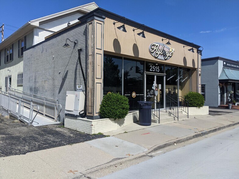 Primary Photo Of 2515 Far Hills Ave, Oakwood Restaurant For Sale
