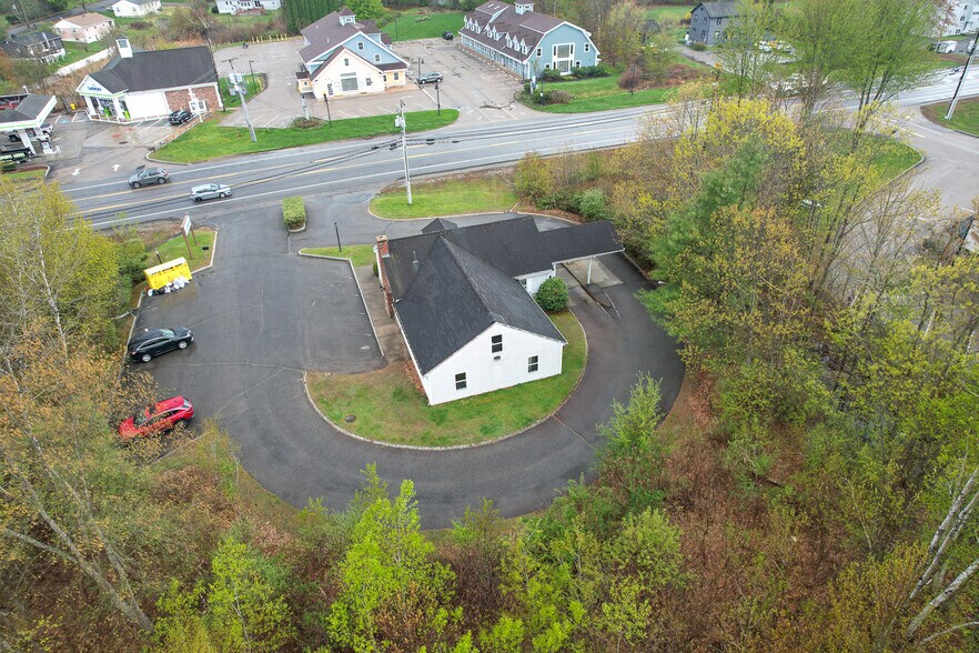 More Photos Of 650 Portsmouth Ave, Greenland Freestanding For Sale