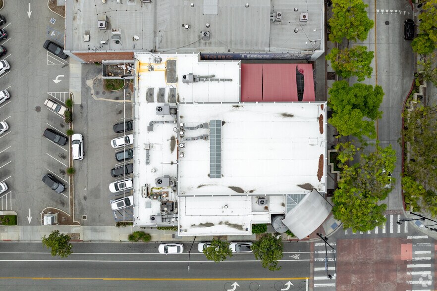 More Photos Of 145 S San Fernando Blvd, Burbank Restaurant For Lease