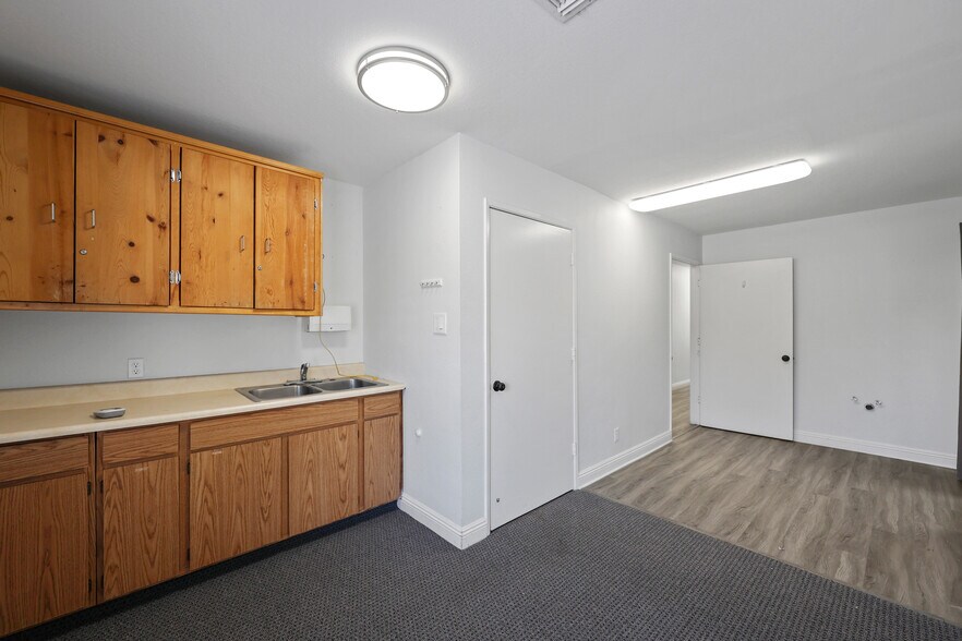 More Photos Of 970 Petit Ave, Ventura Medical For Sale