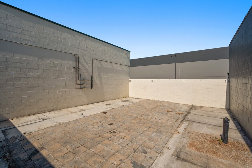 More Photos Of 8020 Ronson Rd, San Diego Warehouse For Lease