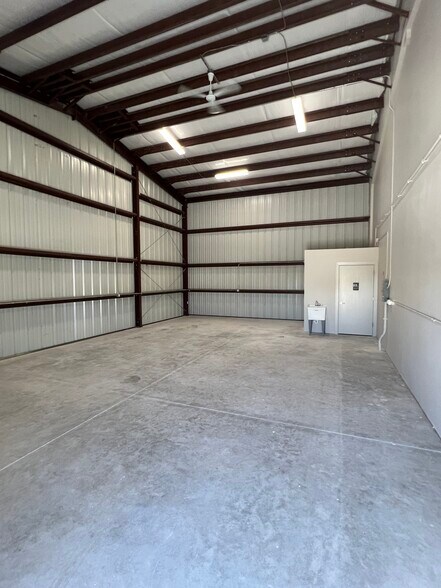 More Photos Of 7440 Sawyer Cir, Port Charlotte Warehouse For Lease