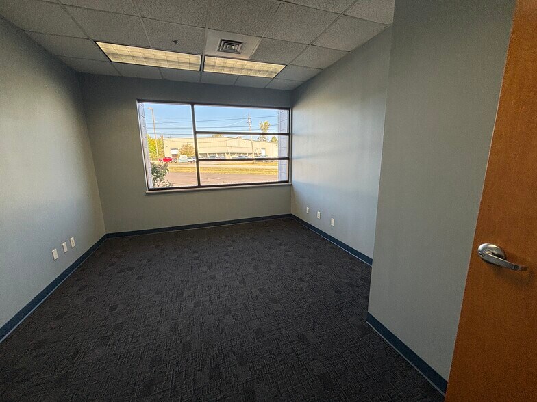 More Photos Of 186 Commerce Dr, LaGrange Industrial For Lease