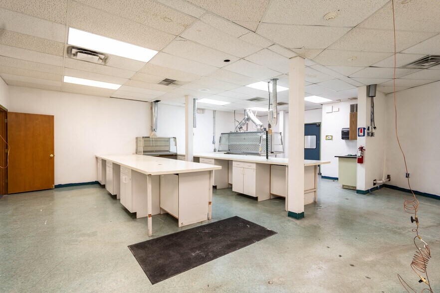 More Photos Of 11813 W 77th St, Lenexa Office For Sale