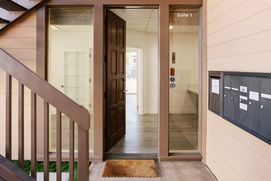 More Photos Of 2505 Canada Blvd, Glendale Office For Lease