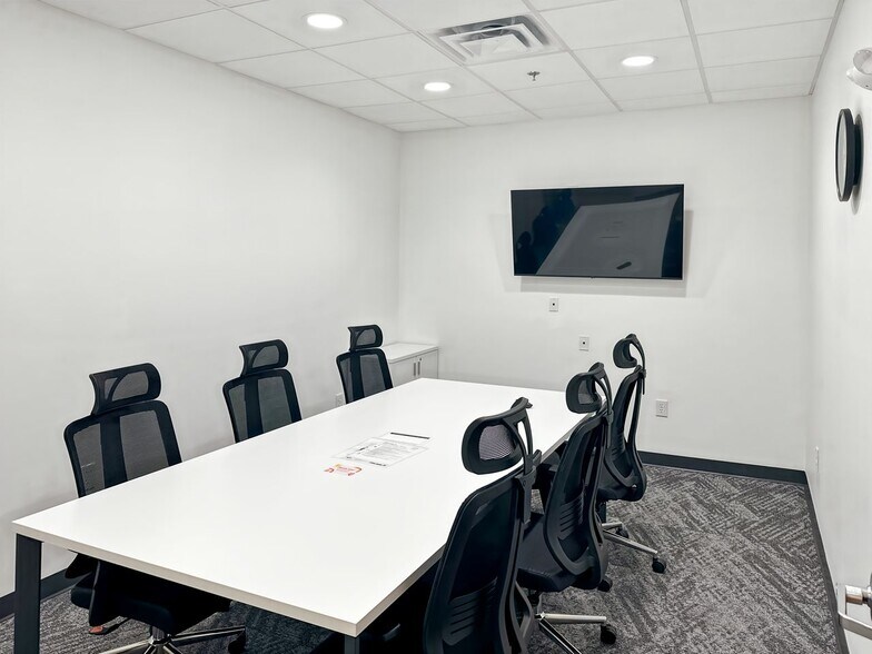 More Photos Of 3300 Gateway Centre Blvd, Morrisville Coworking Space