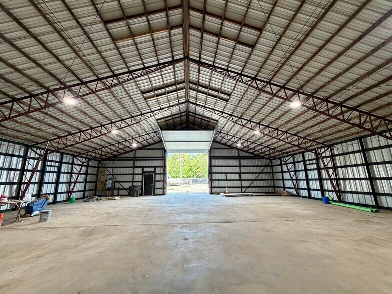 More Photos Of 406 Platt St, Genoa City Warehouse For Lease