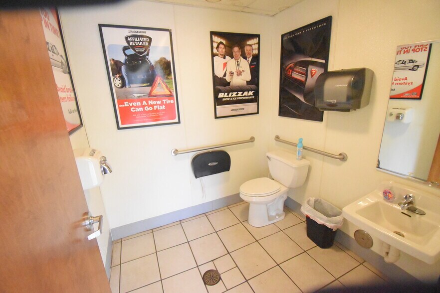 More Photos Of 300 Washington St, Rensselaer Auto Repair For Sale