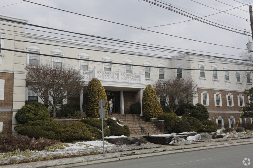 More Photos Of 349 E Northfield Rd, Livingston Medical For Lease