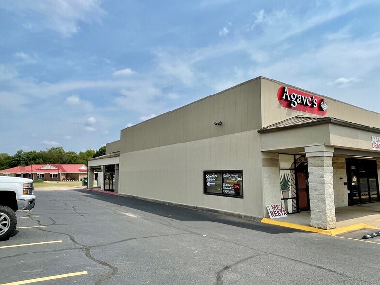 More Photos Of 120 Southwinds Rd, Farmington Restaurant For Sale