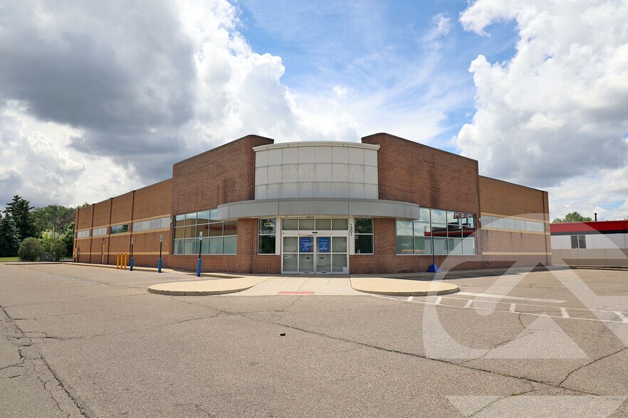 Primary Photo Of 1301 W 14 Mile Rd, Clawson Freestanding For Lease