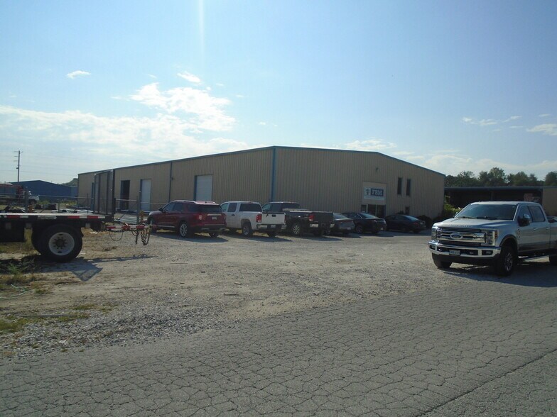 More Photos Of 2140 N Bristol Ln, Nixa Warehouse For Lease