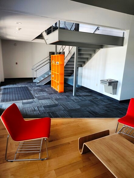 More Photos Of 860 Okeefe Rd, De Pere Office For Lease