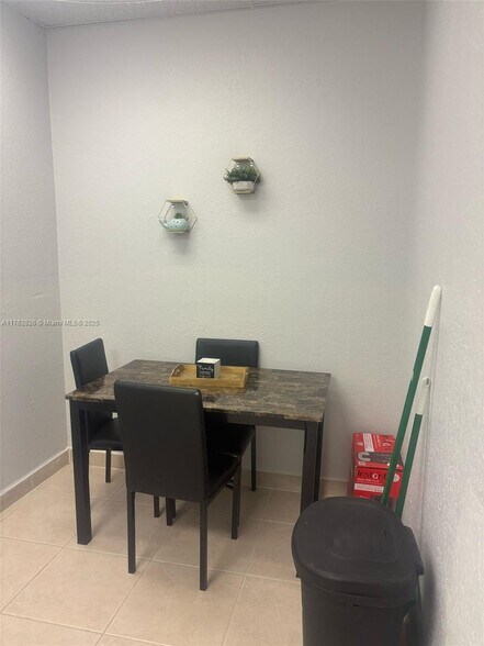 More Photos Of 828 Pembroke Rd, Hallandale Unknown For Lease