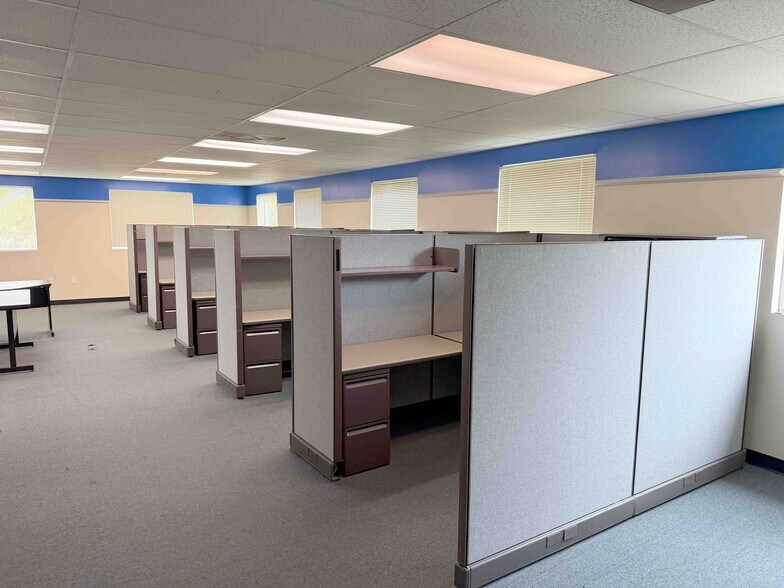 More Photos Of 651 W Warren Ave, Longwood Unknown For Lease