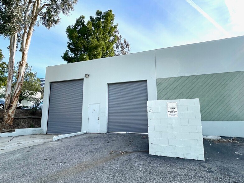 More Photos Of 31119 Via Colinas, Westlake Village Light Manufacturing For Sale